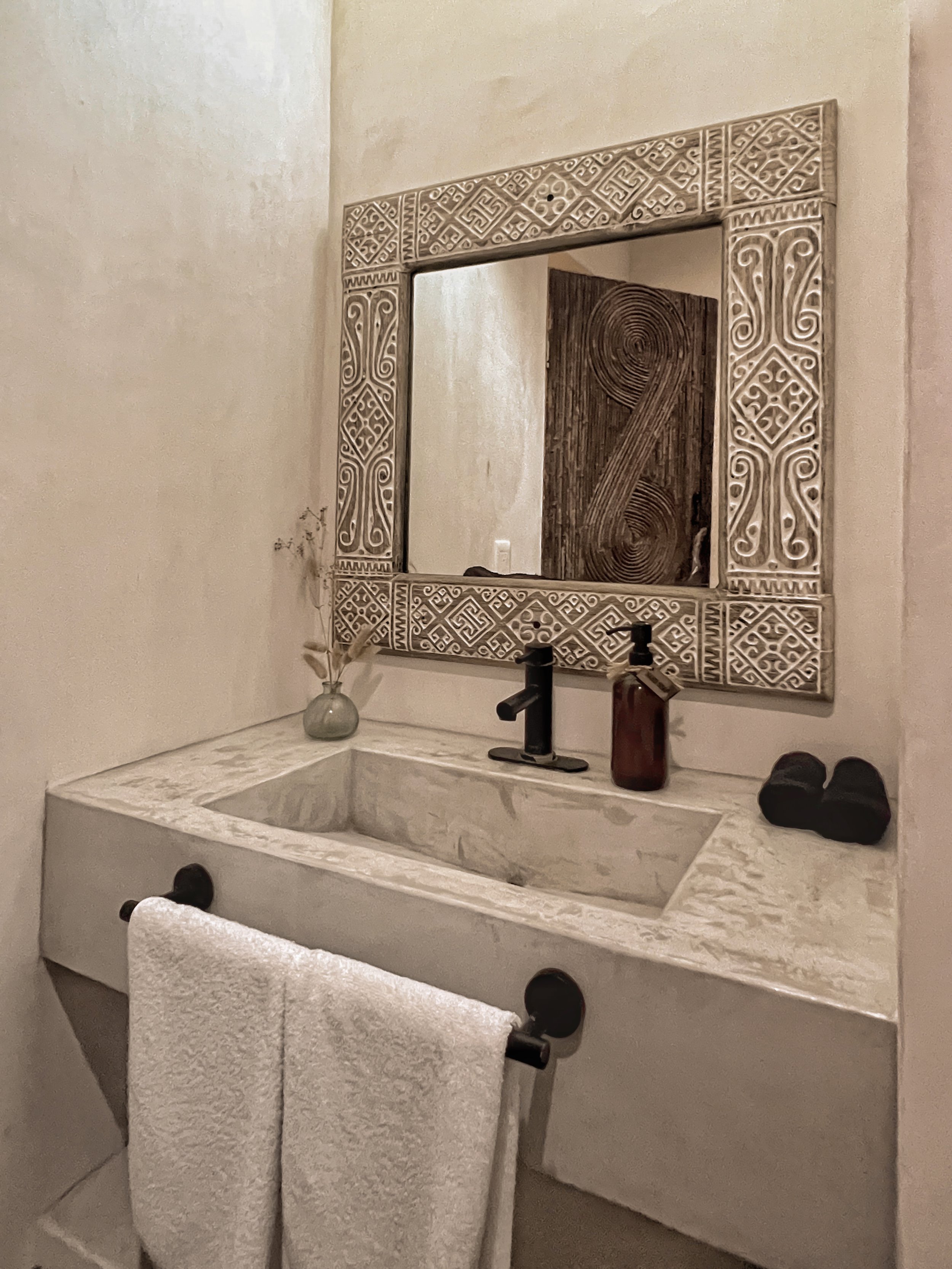 Casa Grande powder room sink