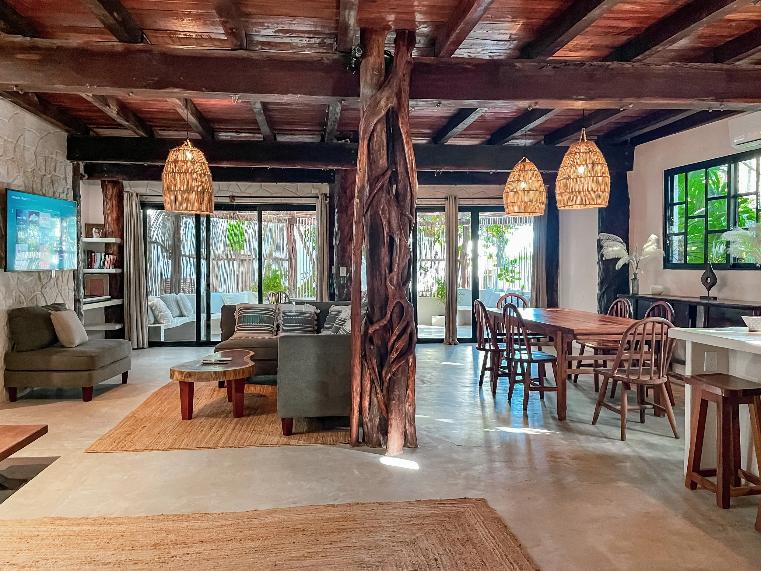 Casa Grande living and dining area