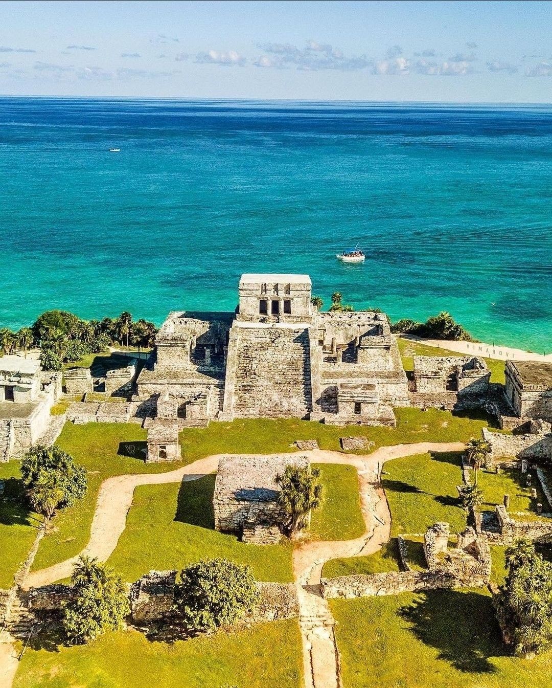 Tulum ruins excursion near Amansala
